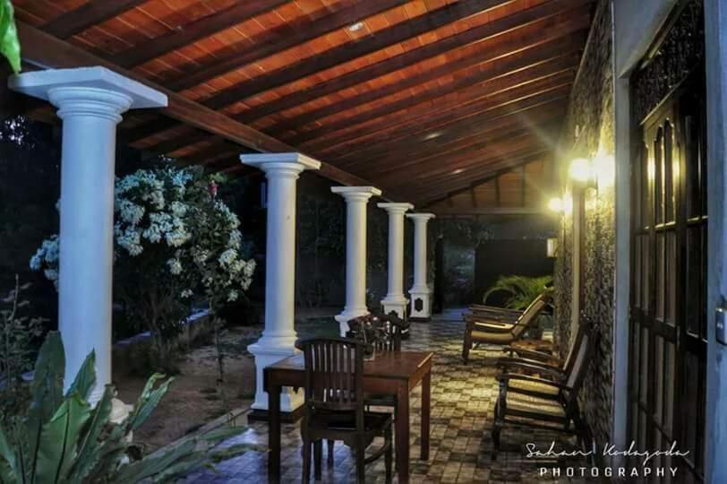 Deutsche Villa Hikkaduwa Extérieur photo